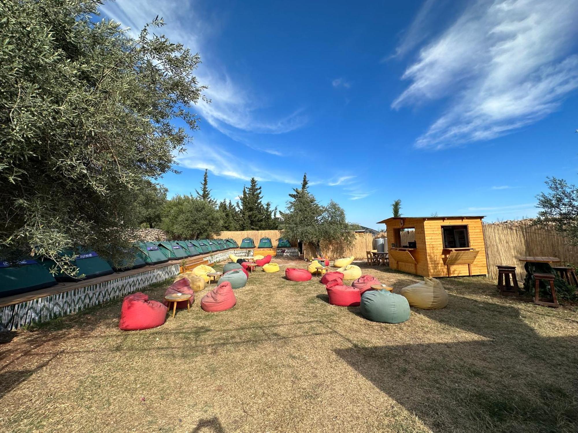 Alt Camping Hotel Dhermi Bagian luar foto